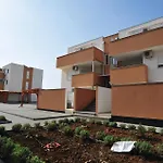 2 Bedroom Stunning In Apartamento
