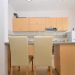 2 Bedroom Stunning In *