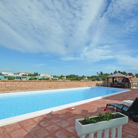 2 Bedroom Lovely In