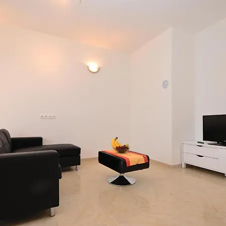 2 Bedroom Lovely In