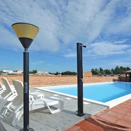 شقة 2 Bedroom Lovely In نين