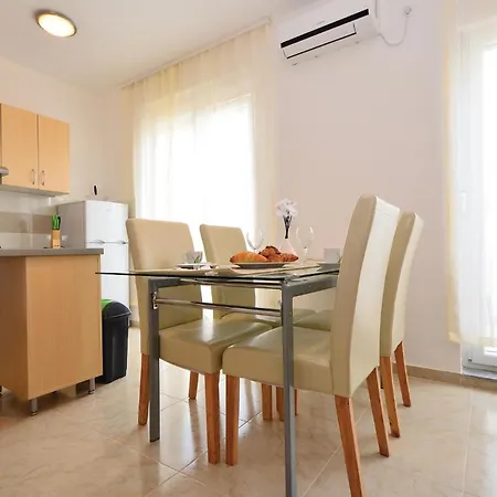 شقة 2 Bedroom Lovely In
