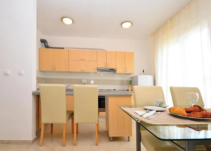 2 Bedroom Stunning In Lägenhet Nin