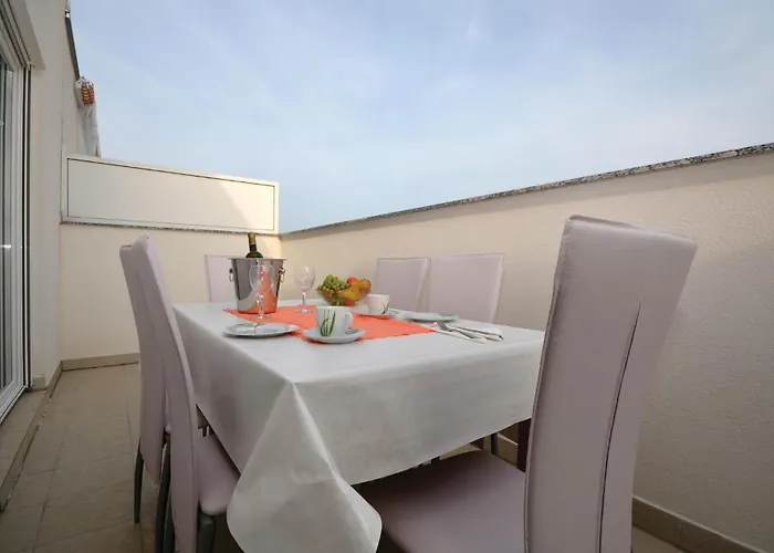 2 Bedroom Stunning In Lägenhet *
