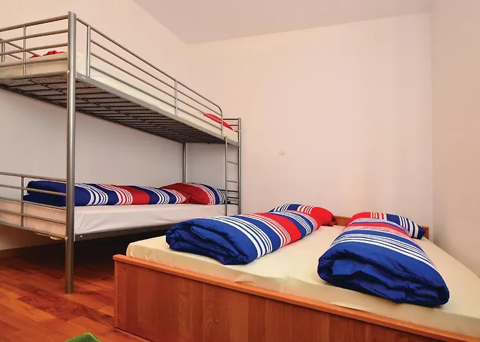 2 Bedroom Stunning In Lägenhet Nin