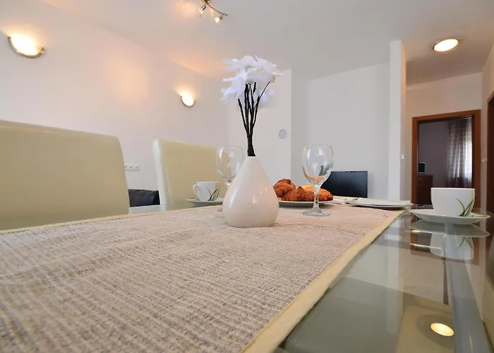 2 Bedroom Stunning In *