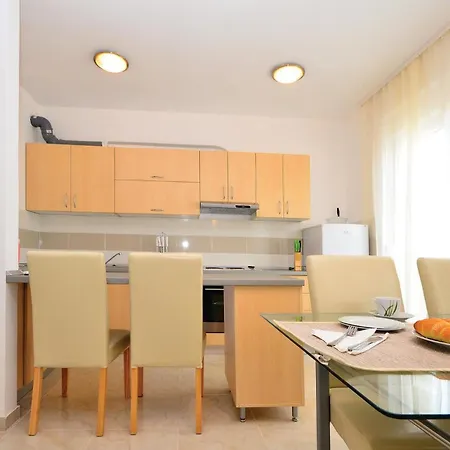 2 Bedroom Stunning In Апартаменты Нин